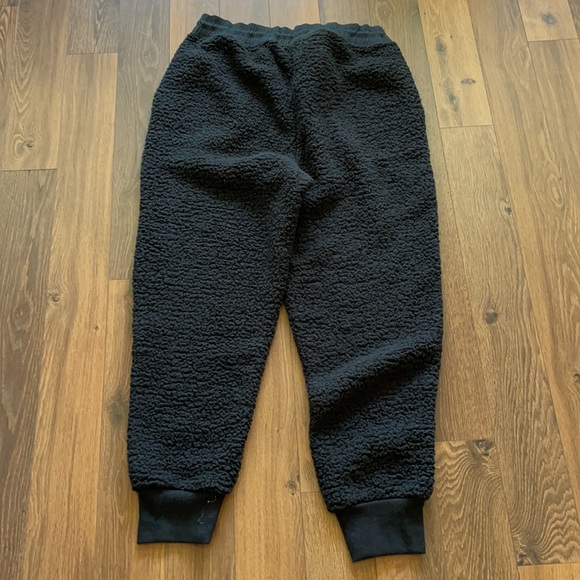 🆕OffLine By Aerie Fuzzy Sherpa Jogger Pant Black SHIPS SAME DAY📦‼️ - Picture 4 of 6